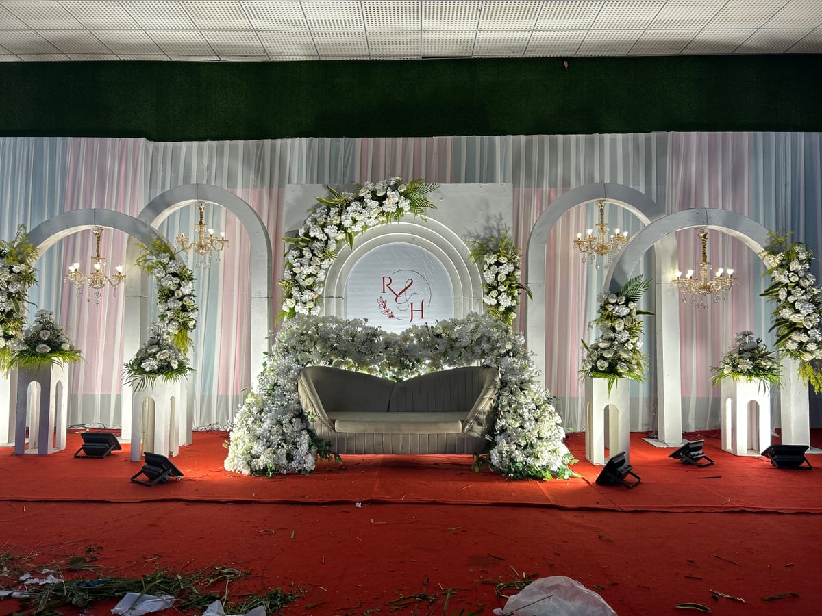 Lovely intimate seating in Surat (Setup 56)