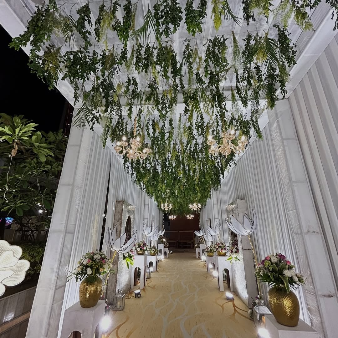 Elegant reception stage backdrop in Surat (Reception Theme 4)