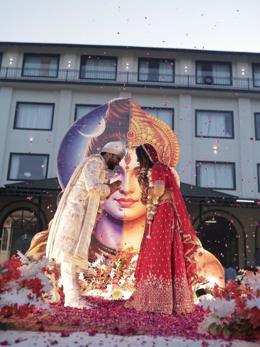 Beautiful varmala ceremony stage in Surat (Varmala Stage 4)
