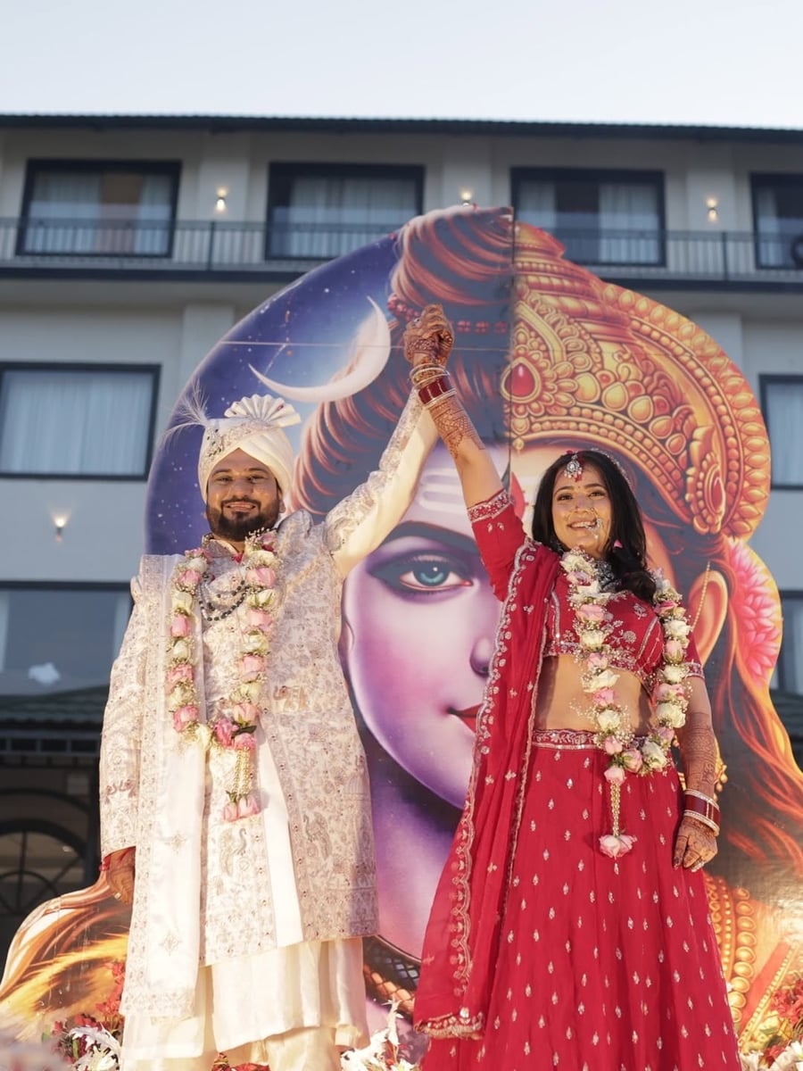 Floral varmala ceremony stage in Surat (Varmala Stage 5)