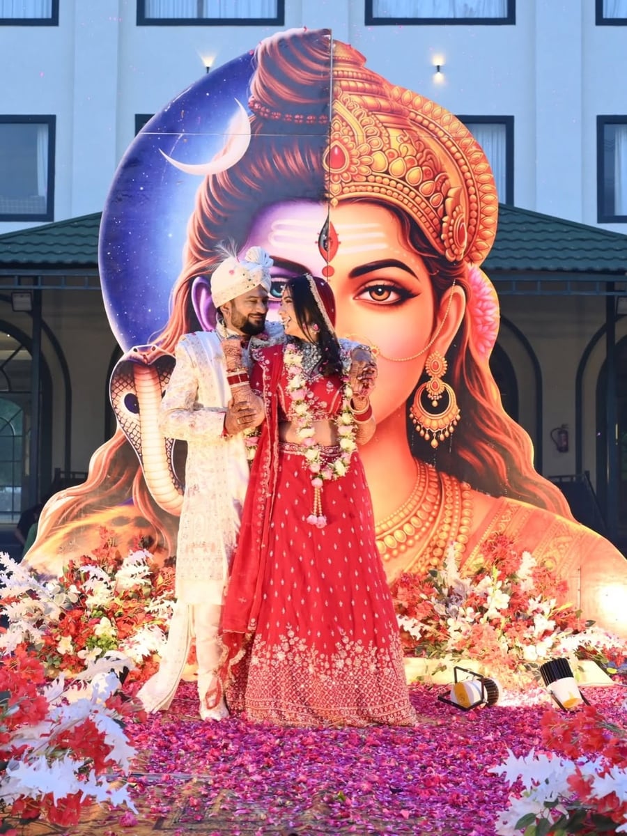 Stunning varmala ceremony stage in Surat (Varmala Stage 8)