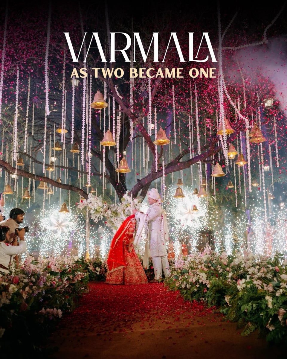 Beautiful jaimala setup in Surat (Varmala Stage 12)
