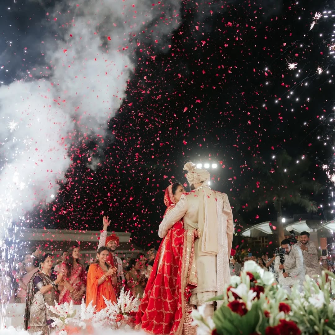 Beautiful revolving varmala stage in Surat (Varmala Stage 28)