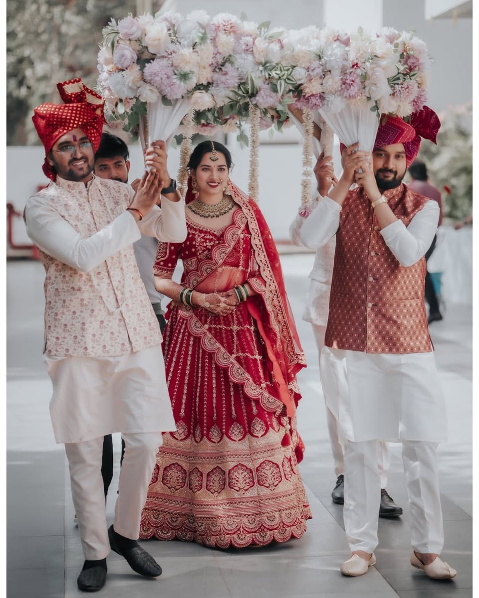 Charming wedding decoration setup in Surat (Theme 12)