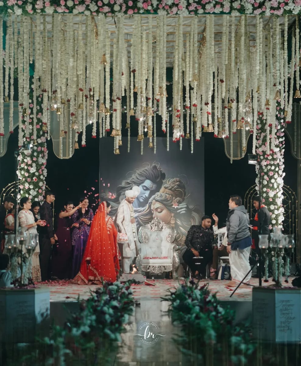 Royal wedding mandap decoration in Surat (Theme 42)