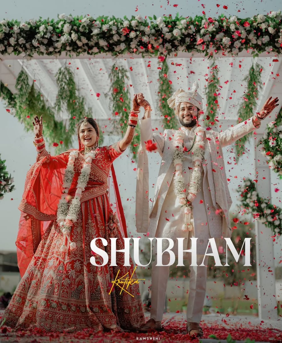 Splendid wedding mandap decoration in Surat (Theme 54)