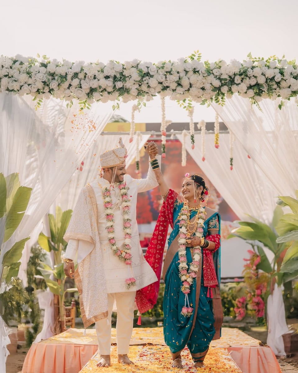 Classic wedding mandap decoration in Surat (Theme 57)