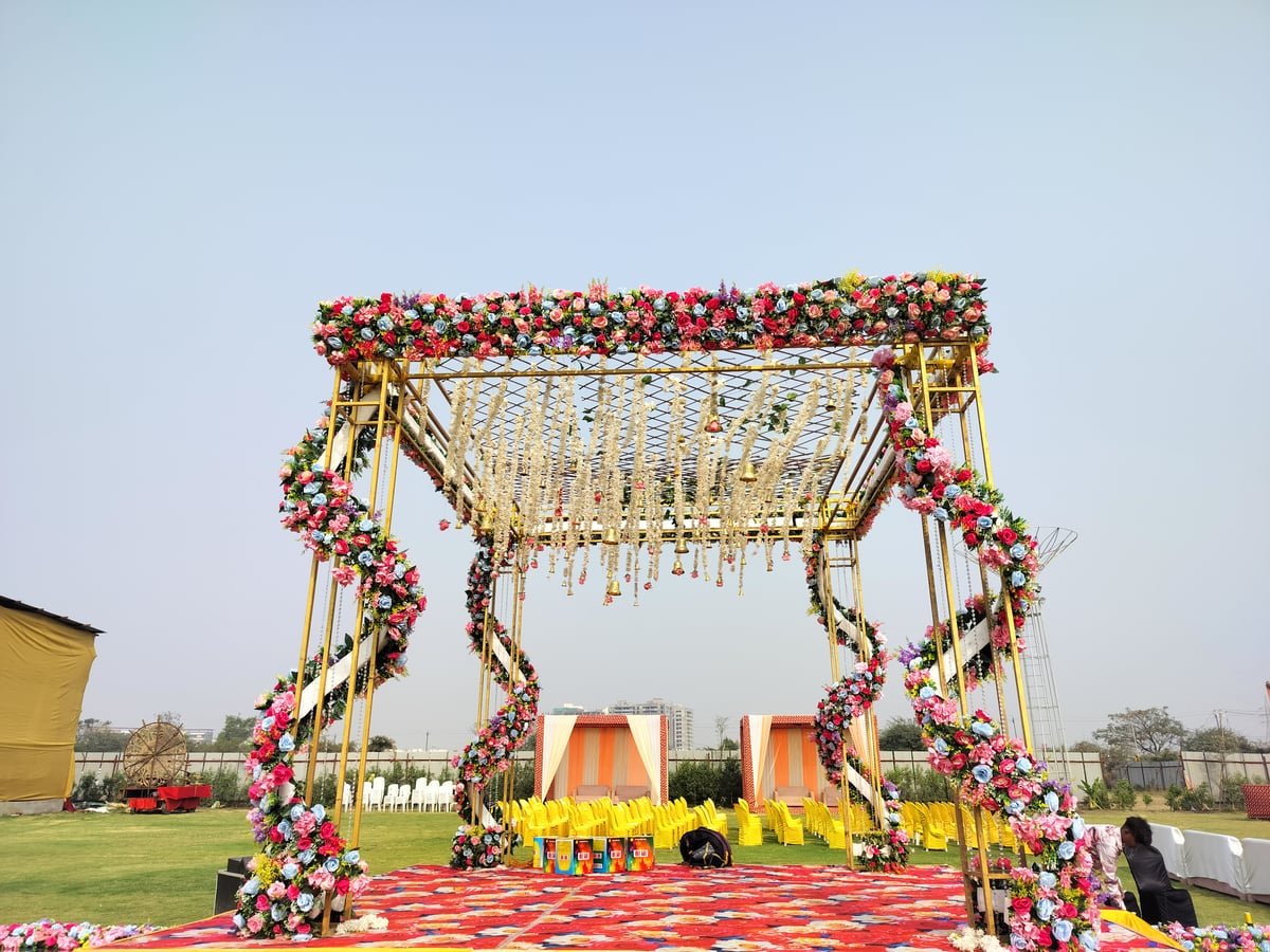 Marvellous wedding mandap decoration in Surat (Theme 58)