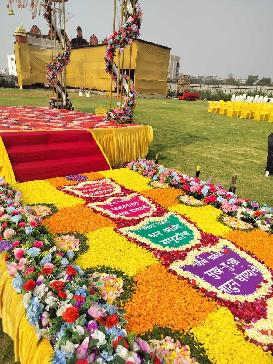 Luxury wedding floral setup in Surat (Theme 61)