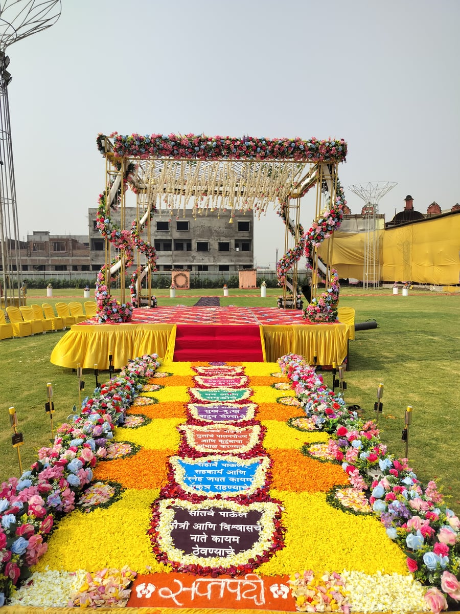 Premium wedding floral setup in Surat (Theme 63)