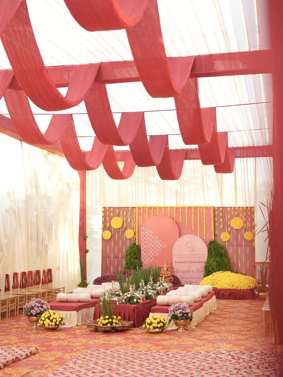 Beautiful wedding floral setup in Surat (Theme 65)