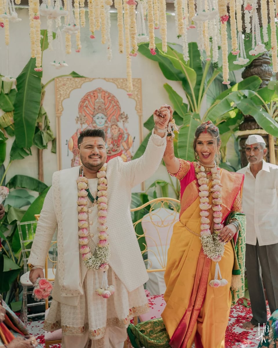 Gorgeous wedding floral setup in Surat (Theme 75)