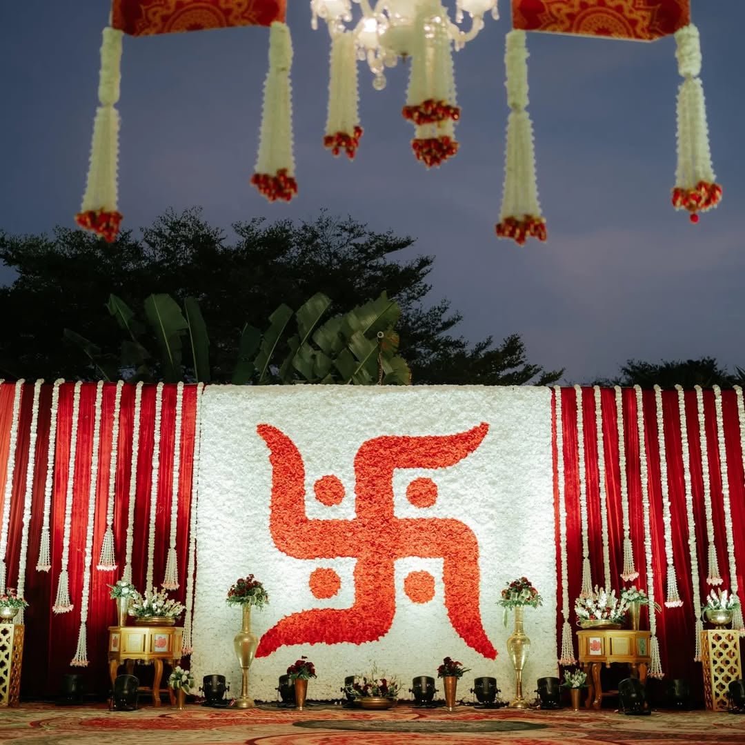 Bespoke wedding floral setup in Surat (Theme 79)