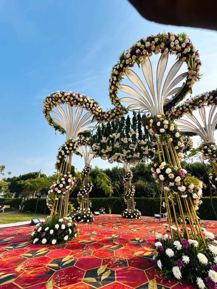 Beautiful wedding entrance design in Surat (Theme 85)