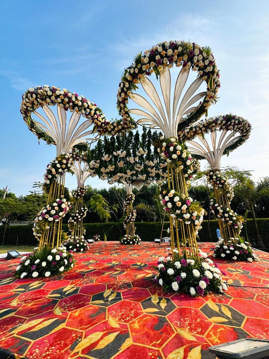Elegant wedding entrance design in Surat (Theme 86)