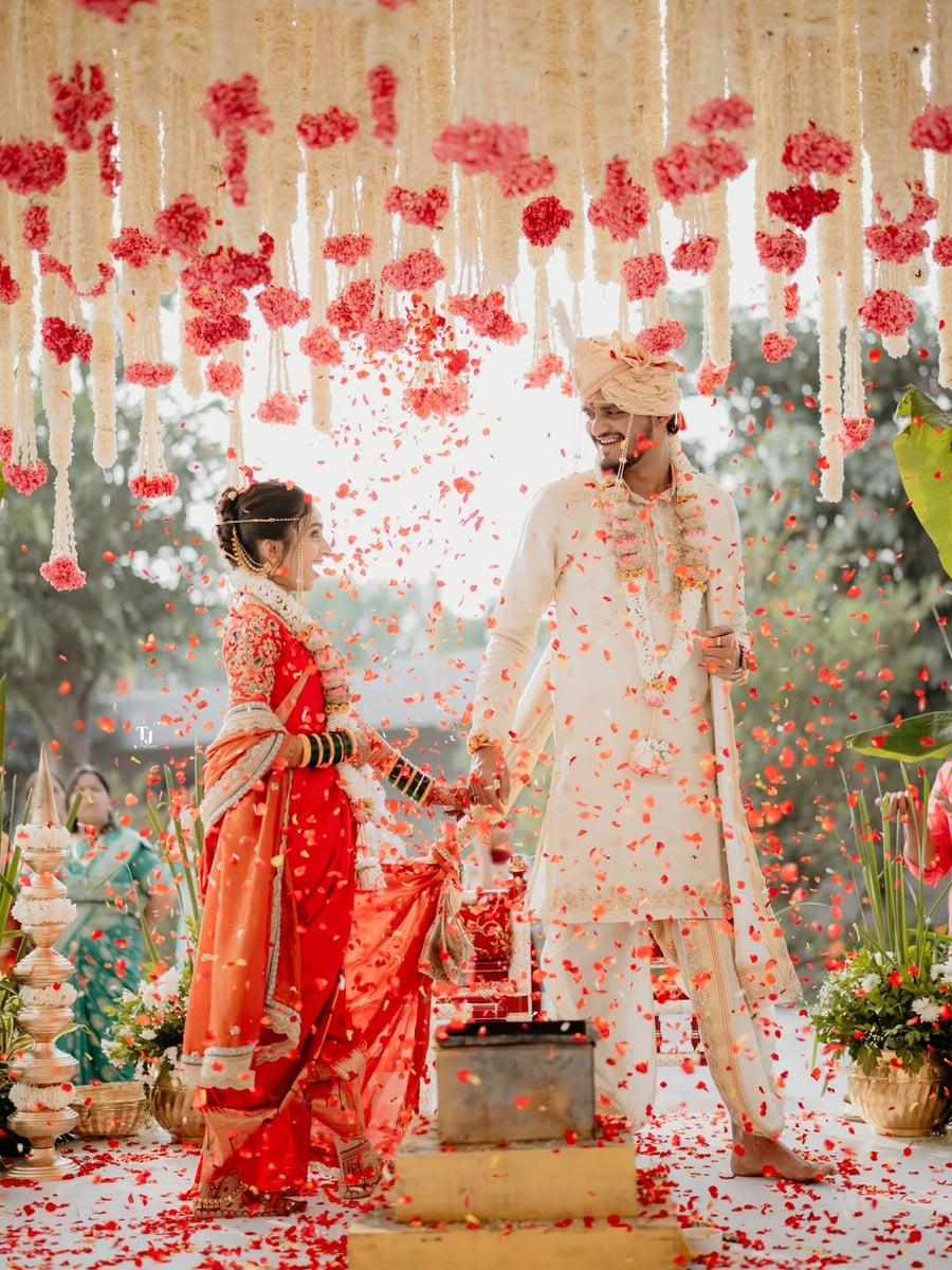 Exquisite wedding entrance design in Surat (Theme 89)